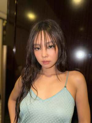 【フォト】パリを輝かせたBLACKPINKジェニー、まさに「フレンチシックのシンボル」