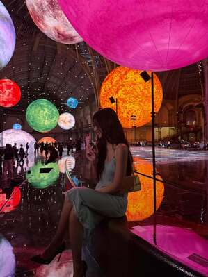 【フォト】パリを輝かせたBLACKPINKジェニー、まさに「フレンチシックのシンボル」