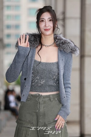 【フォト】『KPOPガールズ！デーモン・ハンターズ』ルミ役のEJAEがラジオ出演…あふれるオーラ