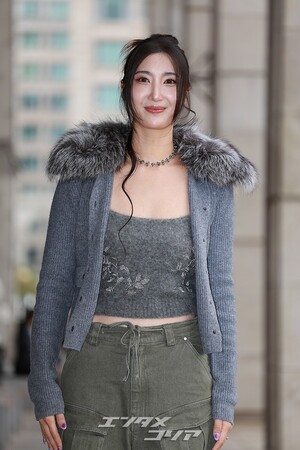 【フォト】『KPOPガールズ！デーモン・ハンターズ』ルミ役のEJAEがラジオ出演…あふれるオーラ