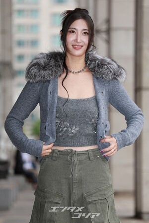 【フォト】『KPOPガールズ！デーモン・ハンターズ』ルミ役のEJAEがラジオ出演…あふれるオーラ