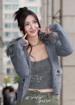 【フォト】『KPOPガールズ！デーモン・ハンターズ』ルミ役のEJAEがラジオ出演…あふれるオーラ