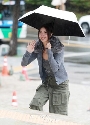 【フォト】『KPOPガールズ！デーモン・ハンターズ』ルミ役のEJAEがラジオ出演…あふれるオーラ