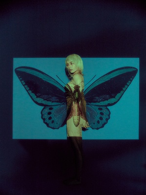 【フォト】ナナ　ビキニから「アンダーブーブ」見せ大胆ポーズ