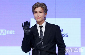 【フォト】岩田剛典、圧倒的な存在感…『Unpretty Rapstar』でプロデューサーを務める