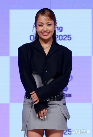 【フォト】『Unpretty Rapstar』日本人参加者20人とプロデューサー軍団