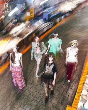 【フォト】LE SSERAFIM、クールな装いで白菜・ネギ・買い物かごを手に…「SPAGHETTI」コンセプトフォト第3弾