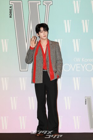 【フォト】TXTスビン、真っ赤なシャツにドキッ