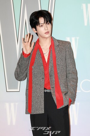 【フォト】TXTスビン、真っ赤なシャツにドキッ