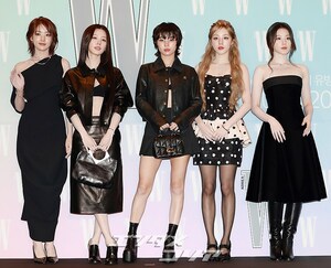 【フォト】i-dle、ブラック＆ドットで完成したクラシカルなコーデ