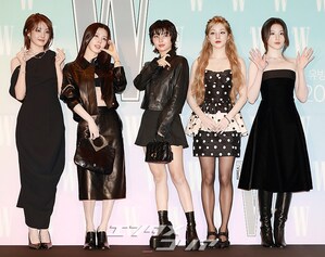 【フォト】i-dle、ブラック＆ドットで完成したクラシカルなコーデ