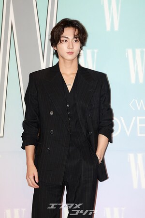 【フォト】ENHYPENジョンウォン、グリーンの靴がポイント