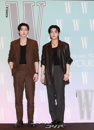 【フォト】ENHYPENのソンフン＆ジェイク、二人でハートのポーズ