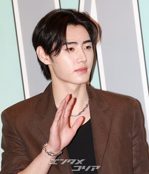 【フォト】ENHYPENのソンフン＆ジェイク、二人でハートのポーズ