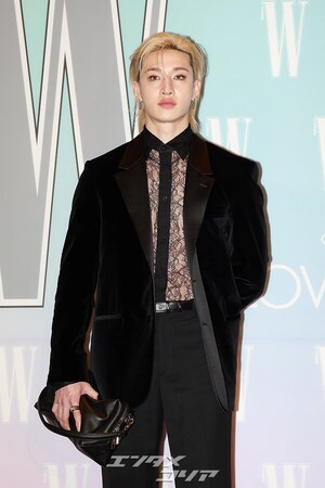 【フォト】Stray Kidsバンチャン、レースのシャツに視線集中