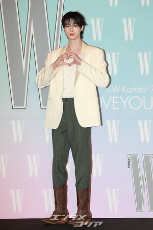 【フォト】ウエットヘアのビョン・ウソク、吸い込まれそうな眼差し