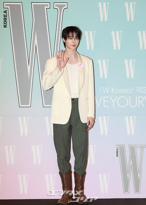 【フォト】ウエットヘアのビョン・ウソク、吸い込まれそうな眼差し