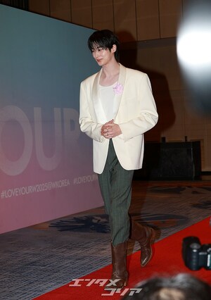 【フォト】ウエットヘアのビョン・ウソク、吸い込まれそうな眼差し