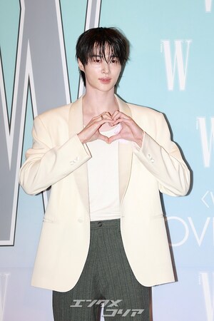 【フォト】ウエットヘアのビョン・ウソク、吸い込まれそうな眼差し