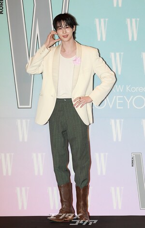 【フォト】ウエットヘアのビョン・ウソク、吸い込まれそうな眼差し