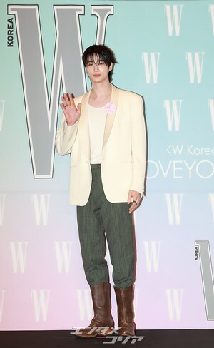 【フォト】ウエットヘアのビョン・ウソク、吸い込まれそうな眼差し