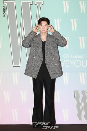 【フォト】身長190センチで並外れた体格のイ・チェミン、きょうはスイートに