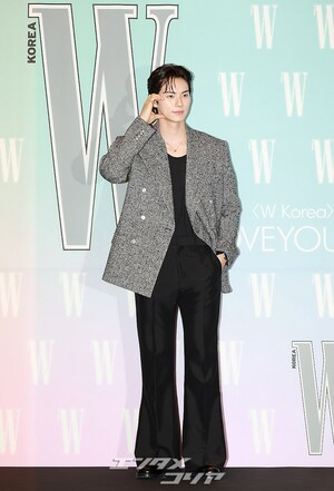 【フォト】身長190センチで並外れた体格のイ・チェミン、きょうはスイートに