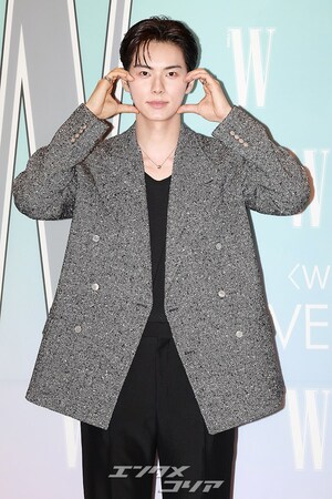 【フォト】身長190センチで並外れた体格のイ・チェミン、きょうはスイートに