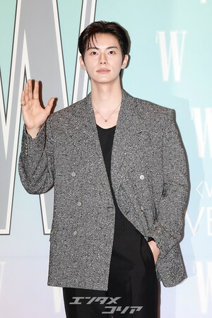 【フォト】身長190センチで並外れた体格のイ・チェミン、きょうはスイートに