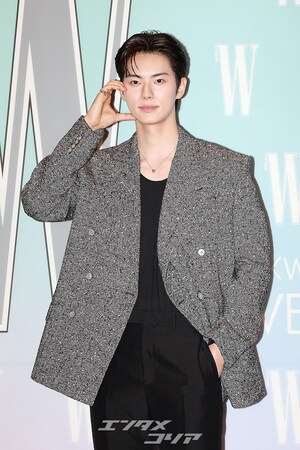 【フォト】身長190センチで並外れた体格のイ・チェミン、きょうはスイートに