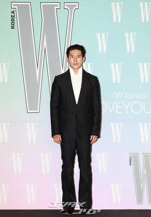 【フォト】47歳コ・ス、相変わらずの彫刻ビジュアル