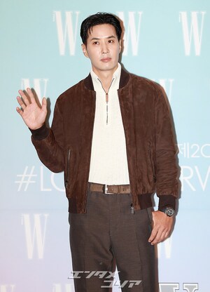 【フォト】イ・ジュミョンと交際中のキム・ジソク、一段とステキな姿