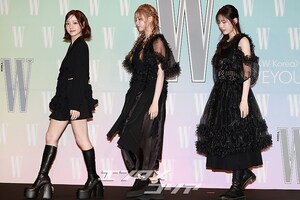 【フォト】KiiiKiii、黒の装いでシックな魅力アピール