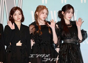 【フォト】KiiiKiii、黒の装いでシックな魅力アピール