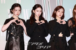 【フォト】KiiiKiii、黒の装いでシックな魅力アピール