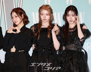 【フォト】KiiiKiii、黒の装いでシックな魅力アピール