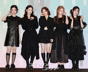 【フォト】KiiiKiii、黒の装いでシックな魅力アピール