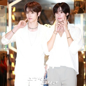 【フォト】RIIZEソンチャン＆アントン、貴公子のようなビジュアル