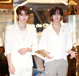 【フォト】RIIZEソンチャン＆アントン、貴公子のようなビジュアル