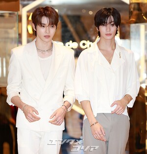 【フォト】RIIZEソンチャン＆アントン、貴公子のようなビジュアル