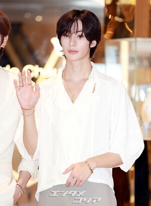 【フォト】RIIZEソンチャン＆アントン、貴公子のようなビジュアル