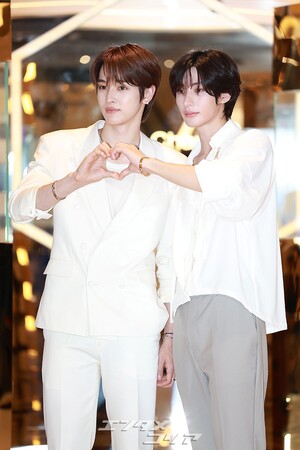 【フォト】RIIZEソンチャン＆アントン、貴公子のようなビジュアル