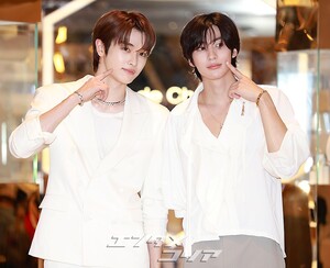 【フォト】RIIZEソンチャン＆アントン、貴公子のようなビジュアル