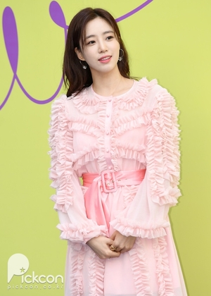 T-ARAウンジョン、9歳年上のキム・ビョンウ監督と11月結婚