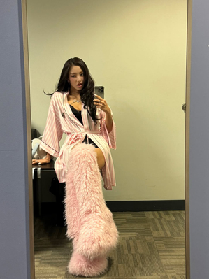 【フォト】TWICEモモ＆ジヒョ＆ツウィが大胆スタイル披露、ヴィクシーのショーのオフショット