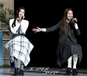 【フォト】質問に答える愛らしいHearts2Heartsのメンバーたち