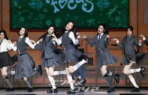 【フォト】Hearts2Hearts、キレキレのダンス…「Golden」の振付師がパフォーマンスに参加