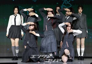 【フォト】Hearts2Hearts、キレキレのダンス…「Golden」の振付師がパフォーマンスに参加