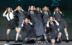 【フォト】Hearts2Hearts、キレキレのダンス…「Golden」の振付師がパフォーマンスに参加