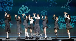 【フォト】Hearts2Hearts、キレキレのダンス…「Golden」の振付師がパフォーマンスに参加